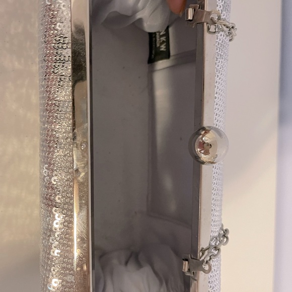 CNKW silver glittering handbag/evening clutch - Picture 4 of 5